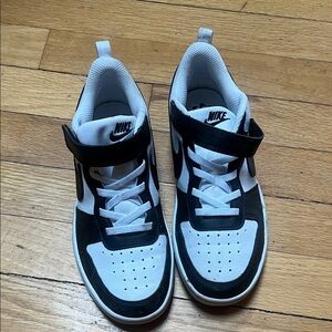 Nike Kids Black and White Strap Low-Top Sneakers